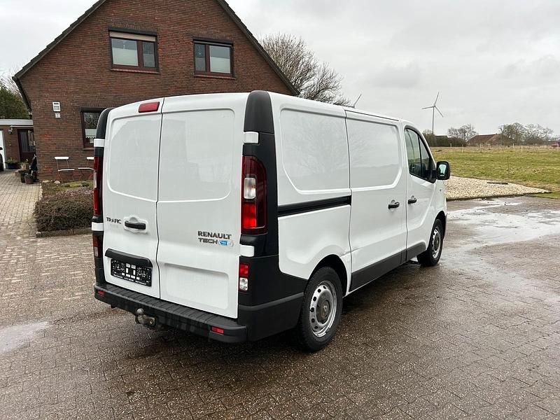 Gebraucht Renault Trafic 90 PS (66 kW) 2016 Weiß Van / Kleinbus