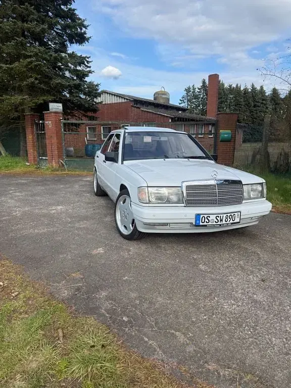 Gebraucht Mercedes 190 109 PS (80 kW) 1992 Weiß Limousine