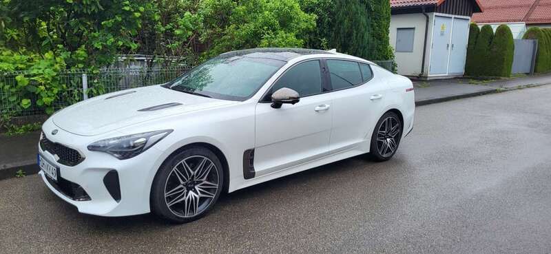 Weiß Gebraucht 2021 Kia Stinger Limousine | 36.500 € (Fairer Preis) - Bild 1/4