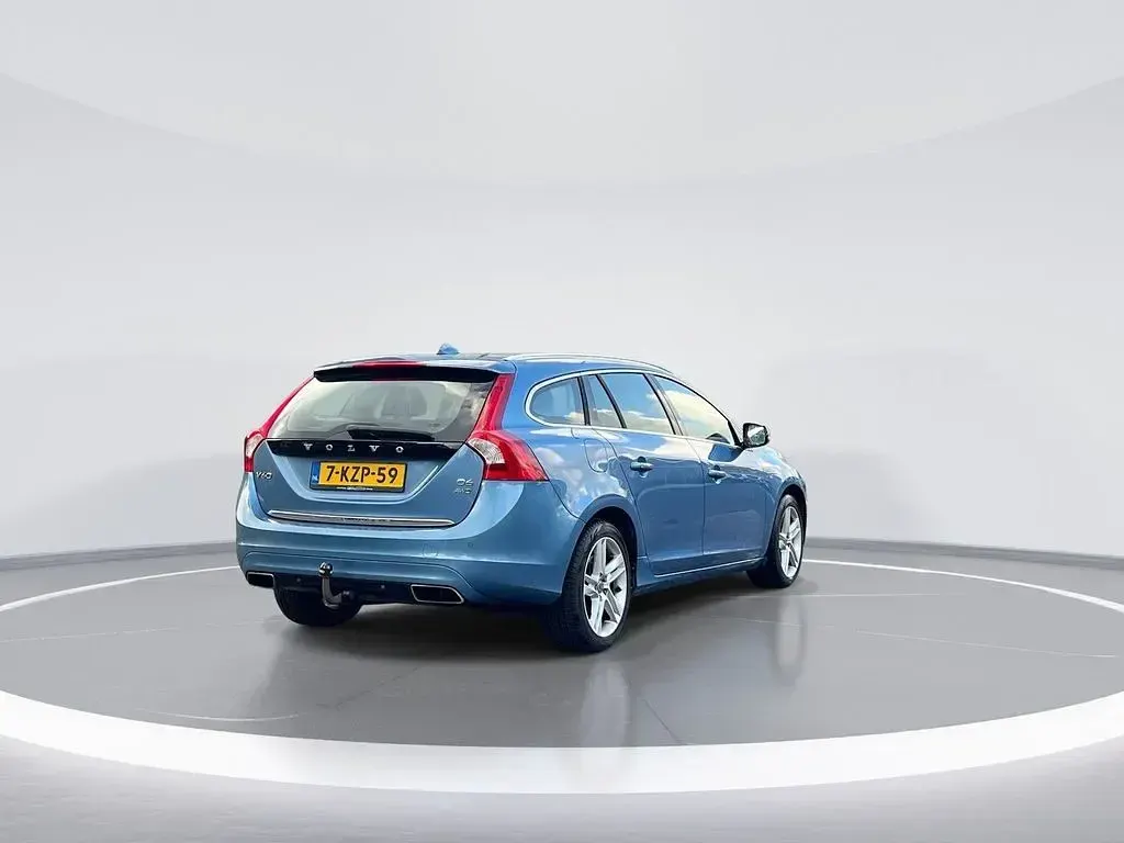 Gebraucht Volvo V60 Summum 215 PS (158 kW) 2013 Blau Kombi