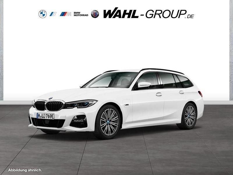 Weiß Gebraucht 2022 BMW 320e M Sport Kombi | 29.890 € (Fairer Preis) - Bild 1/4