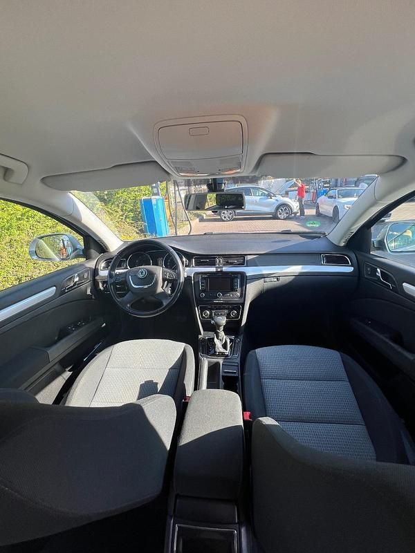 Gebraucht Skoda Superb 160 PS (117 kW) 2010 Grau Limousine