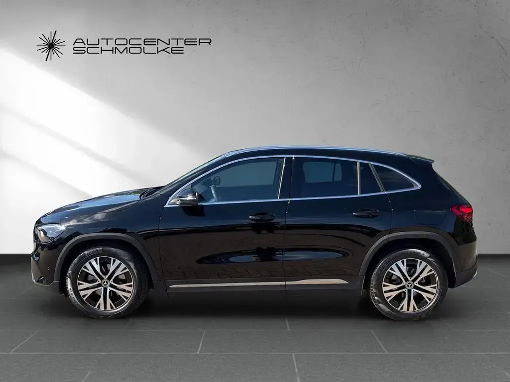 Gebraucht Mercedes GLA180 Advanced 136 PS (100 kW) 2025 Unilack nachtschwarz SUV