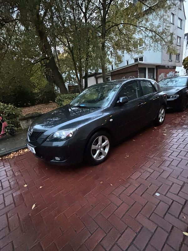 Grau Gebraucht 2006 Mazda 3 Limousine | 3.999 € (Etwas zu teuer) - Bild 1/4