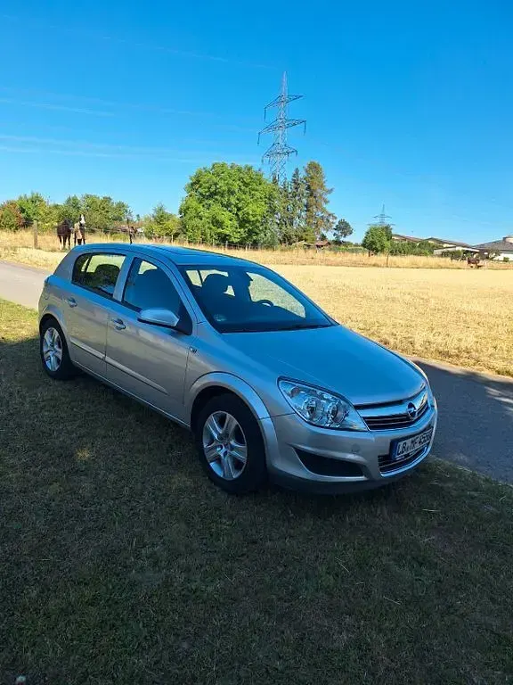 Gebraucht Opel Astra Innovation 90 PS (66 kW) 2009 Silber Limousine