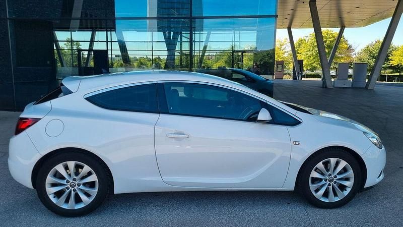 Weiß Gebraucht 2014 Opel Astra GTC Coupé | 7.490 € (Fairer Preis) - Bild 1/4