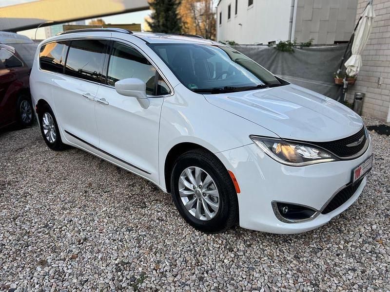Weiß Gebraucht 2019 Chrysler Pacifica SUV | 25.499 € (Fairer Preis) - Bild 1/4