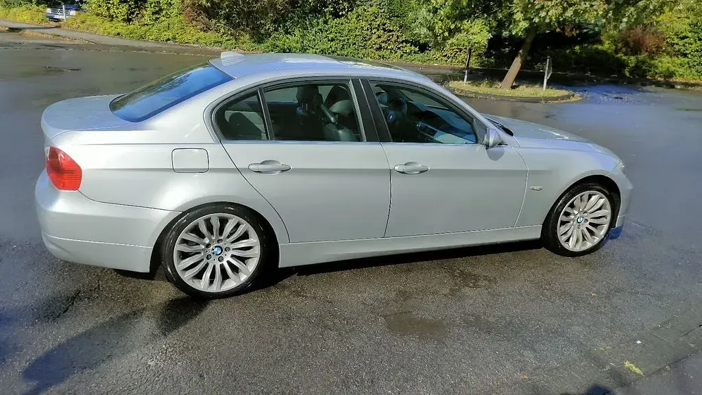 Second-hand BMW 330 272 CP (200 kW) 2007 Argintiu Berlinǎ