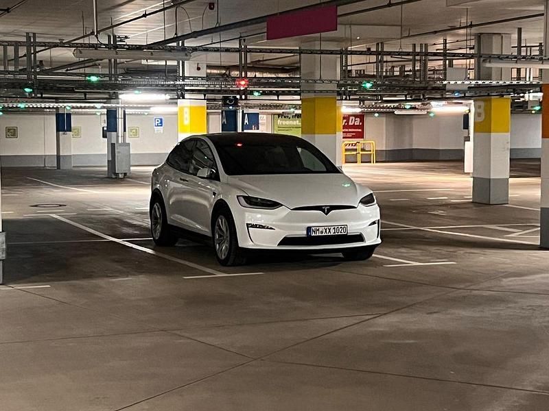 Schwarz Gebraucht 2023 Tesla Model X Plaid SUV | 79.876 € (Fairer Preis) - Bild 1/1