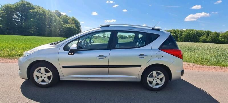 Silber Gebraucht 2010 Peugeot 207 Forever Kombi | 2.694 € - Bild 1/4