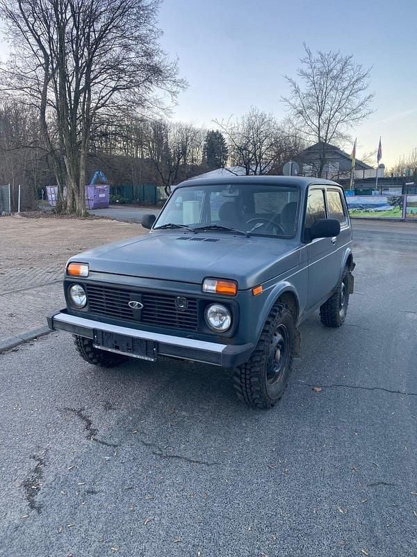 Gebraucht Lada niva 83 PS (61 kW) 2012 Schwarz SUV