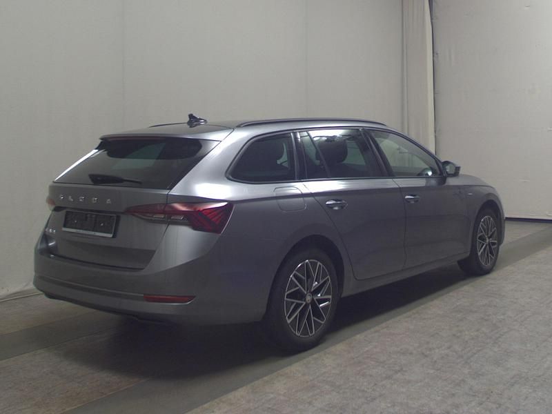 Gebraucht Skoda Octavia Clever 150 PS (110 kW) 2022 Grau Kombi