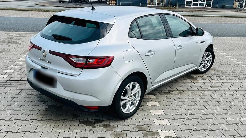 Gebraucht Renault Mégane IV 110 PS (80 kW) 2018 Silber Kleinwagen