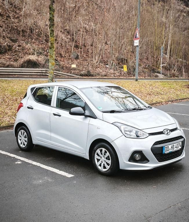 Silber Gebraucht 2015 Hyundai i10 YES! Silver Kleinwagen | 6.000 € (Guter Preis) - Bild 1/4