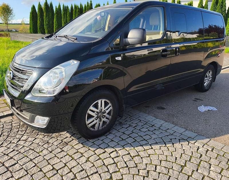 Schwarz Gebraucht 2018 Hyundai H-1 Premium Van / Kleinbus | 21.199 € (Superpreis) - Bild 1/4