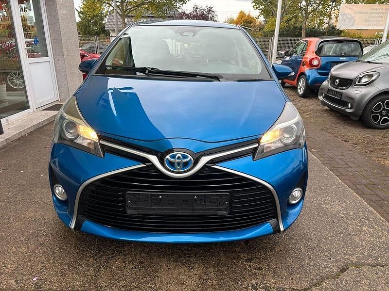Blau Gebraucht 2016 Toyota Yaris Hybrid Edition-S Limousine | 13.190 € (Fairer Preis) - Bild 1/4