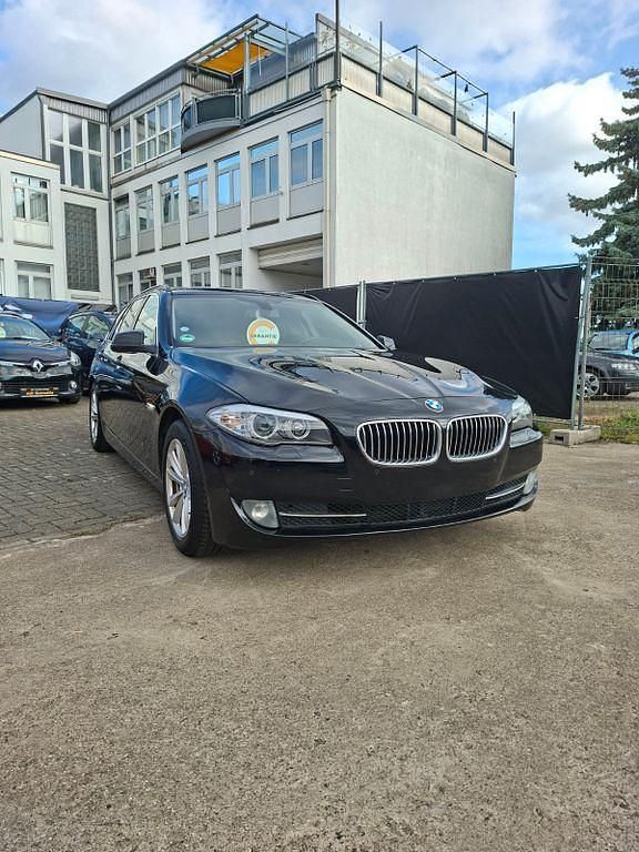 Schwarz Gebraucht 2013 BMW 520 Kombi | 8.499 € (Superpreis) - Bild 1/4