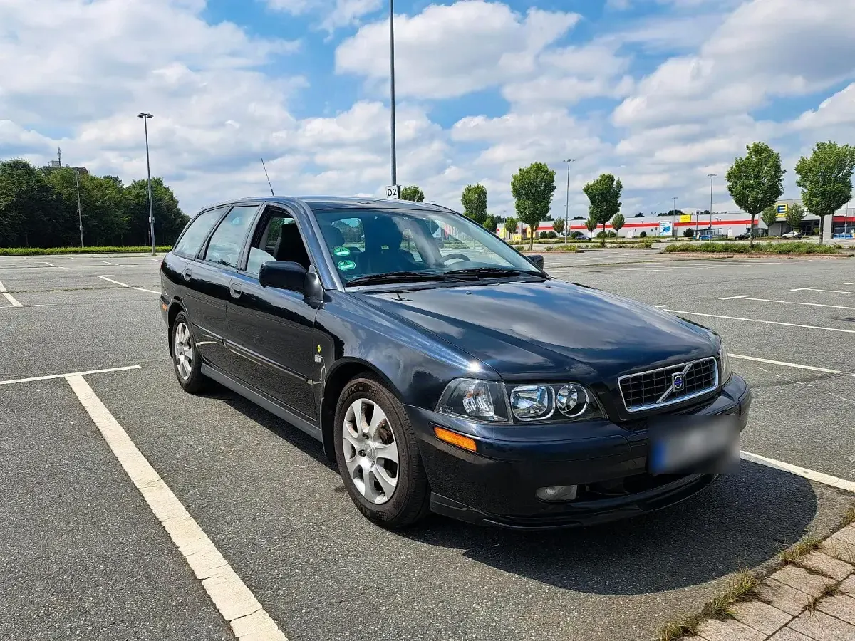 Gebraucht Volvo V40 122 PS (89 kW) 2003 Schwarz Kombi