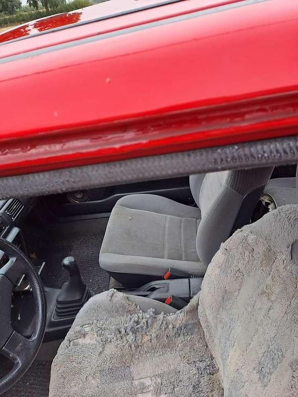 Gebraucht Mazda 323 84 PS (61 kW) 1991 Rot Limousine