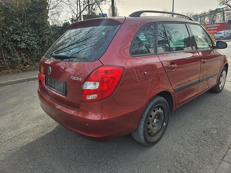 Gebraucht Skoda Fabia Ambiente 69 PS (50 kW) 2008 Rot Kombi