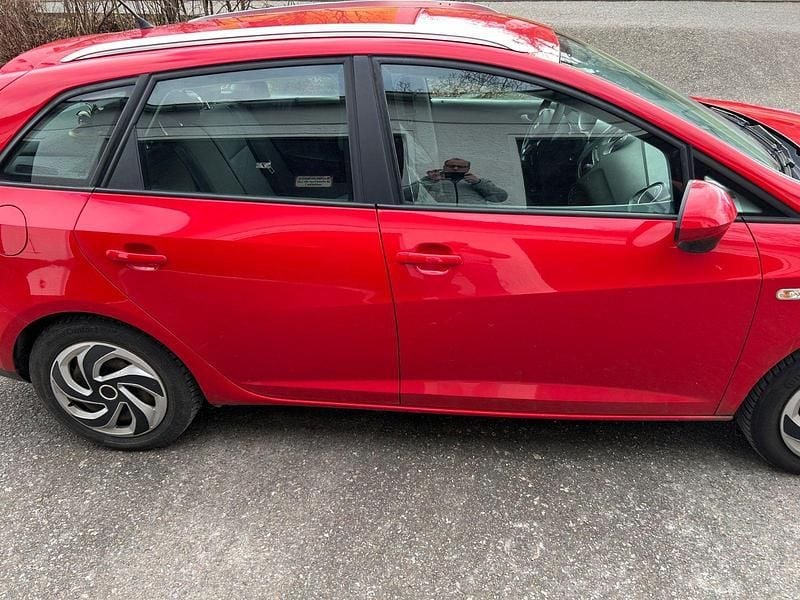 Gebraucht Seat Ibiza ST Reference 69 PS (50 kW) 2011 Rot Kombi