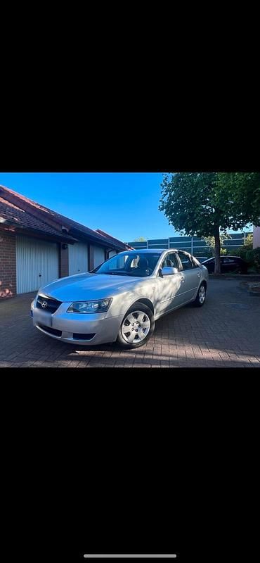 Grau Gebraucht 2008 Hyundai Sonata Limousine | 1.650 € (Fairer Preis) - Bild 1/4