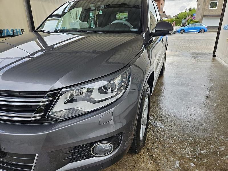 Gebraucht VW Tiguan Life 140 PS (102 kW) 2013 Grau SUV