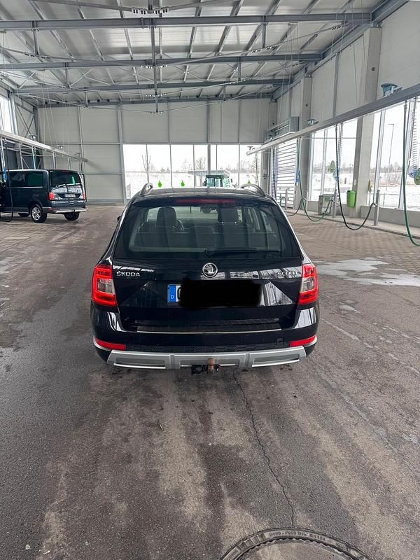 Gebraucht Skoda Octavia Scout Scout 4x4 184 PS (135 kW) 2015 Schwarz Kombi