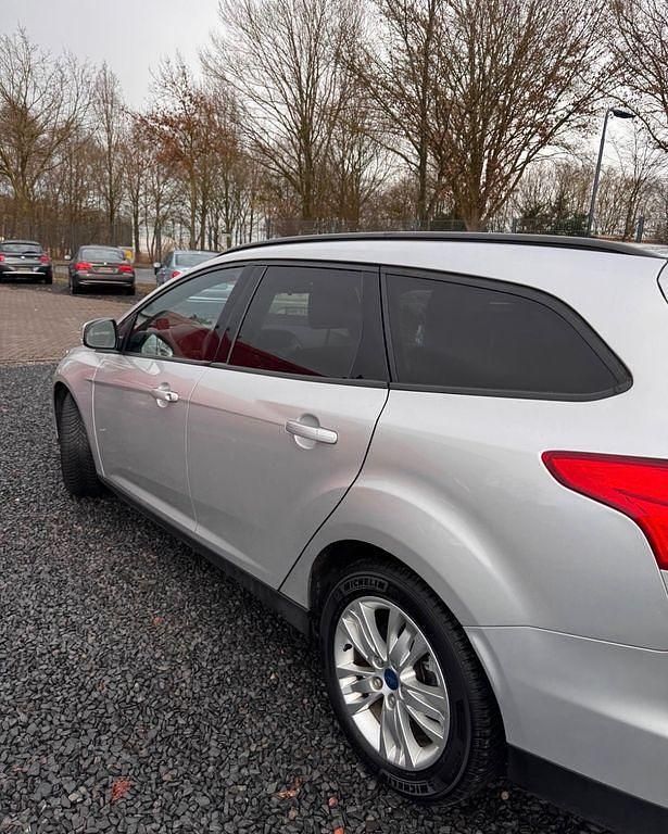 Gebraucht Ford Focus 116 PS (85 kW) 2011 Silber Limousine