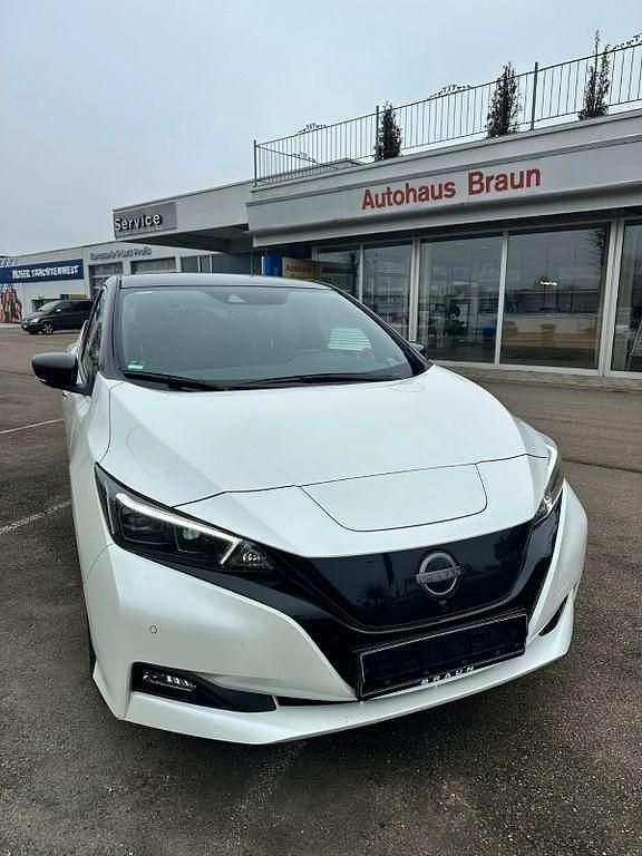 Gebraucht Nissan Leaf Tekna 160 kW (218 PS) 2022 Weiß Kleinwagen