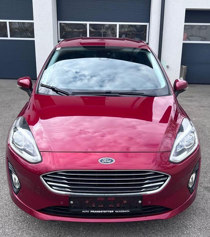 Gebraucht Ford Fiesta Titanium 101 PS (74 kW) 2019 Rot Limousine
