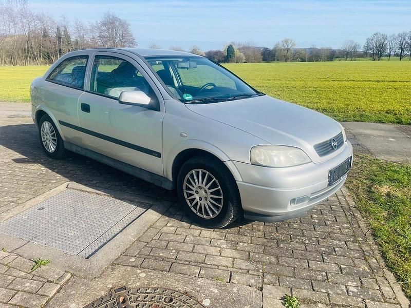 Gebraucht Opel Astra 74 PS (54 kW) 2002 Silber Kleinwagen