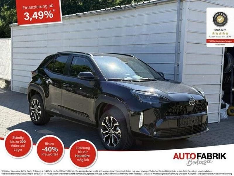 Mysticschwarz mica Neu 2025 Toyota Yaris Hybrid Style Limousine | 27.090 € (Guter Preis) - Bild 1/4
