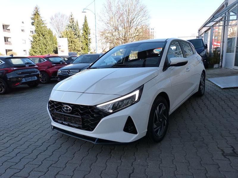 Gebraucht Hyundai i20 101 PS (74 kW) 2022 Weiß Kleinwagen