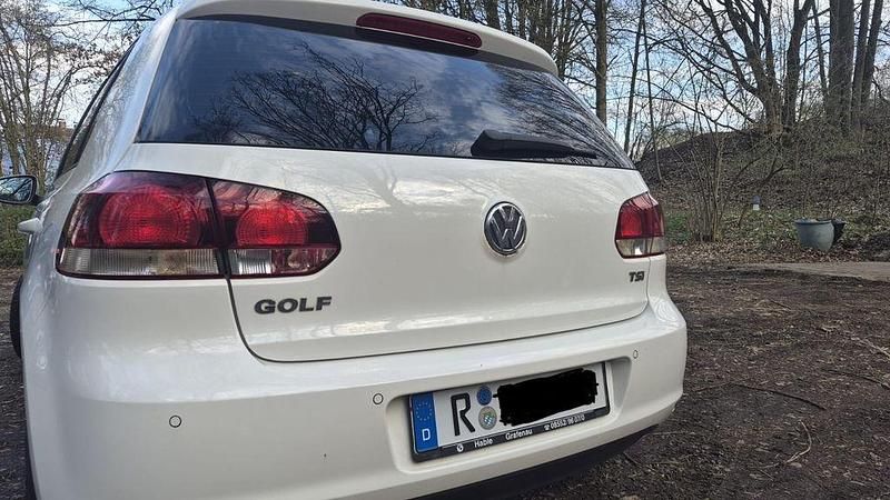 Gebraucht VW Golf VI 122 PS (89 kW) 2011 Weiß Kleinwagen