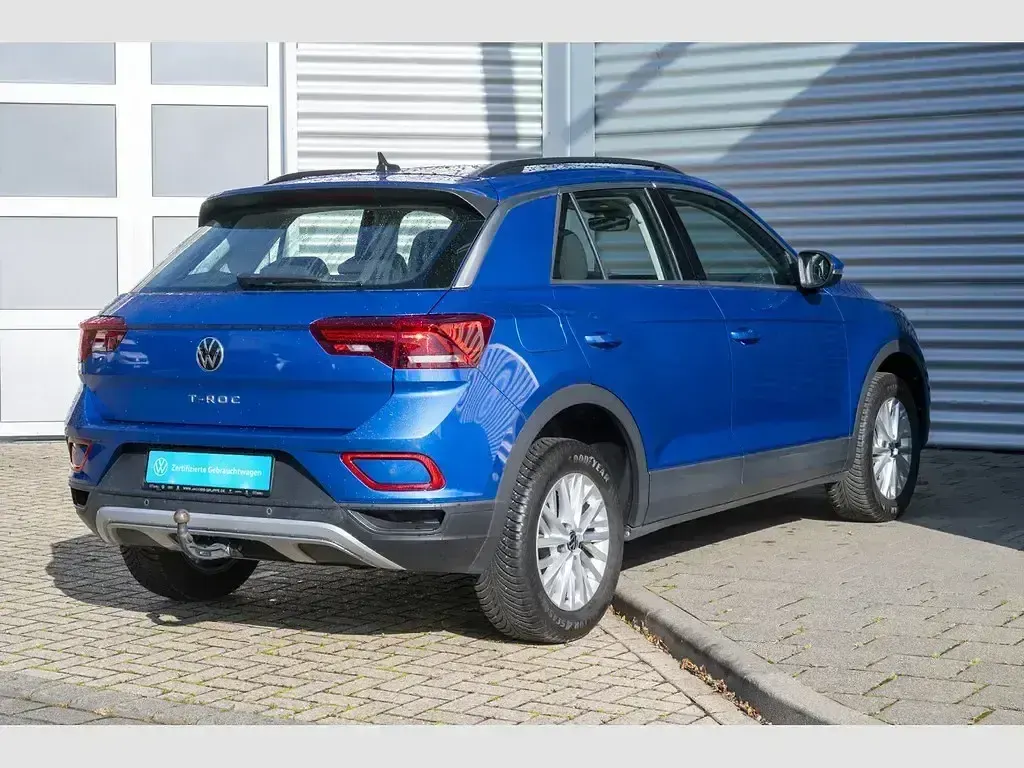 Second-hand VW T-Roc Life 81 CP (59 kW) 2023 Albastru SUV