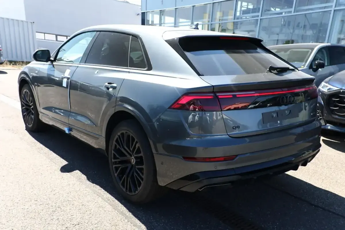 Neu Audi Q8 S-Line 286 PS (210 kW) 2026 Daytonagrau perleffekt SUV