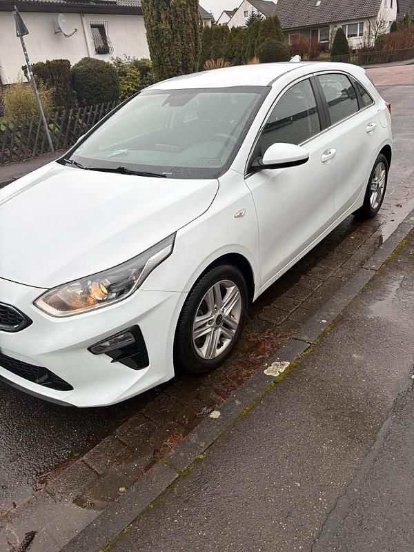 Gebraucht Kia Ceed 160 PS (117 kW) 2021 Weiß Kleinwagen