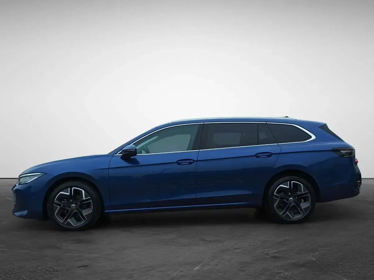 Gebraucht VW Passat Elegance 150 PS (110 kW) 2025 Blau Kombi