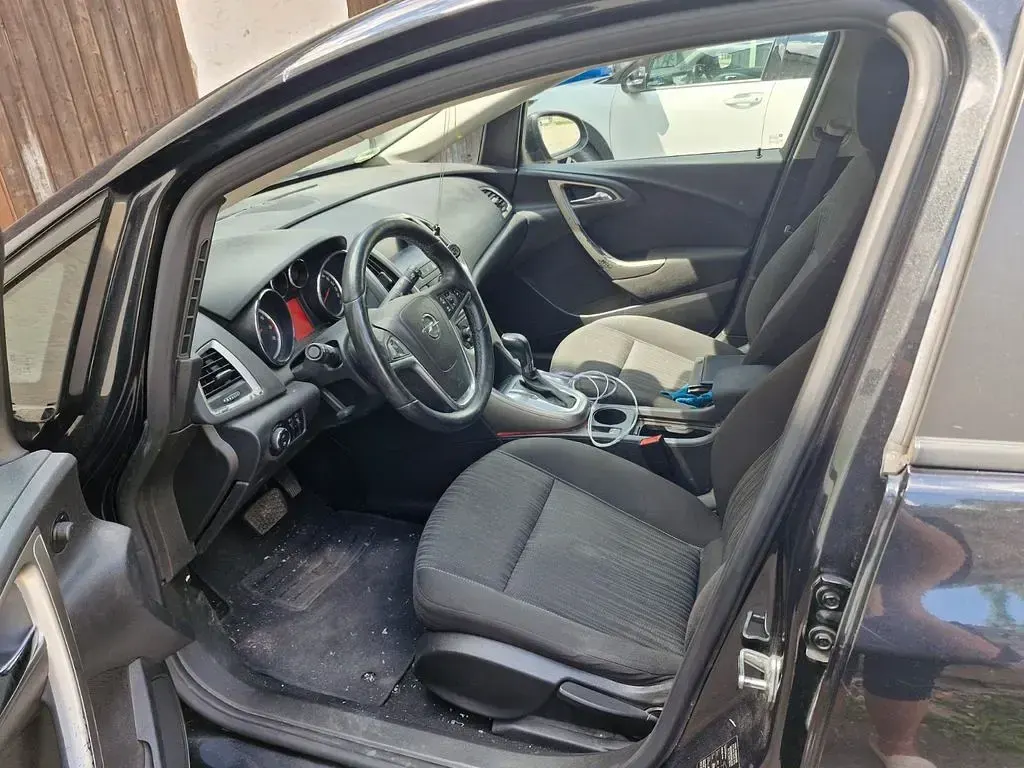 Gebraucht Opel Astra Selection 116 PS (85 kW) 2012 Schwarz Kombi