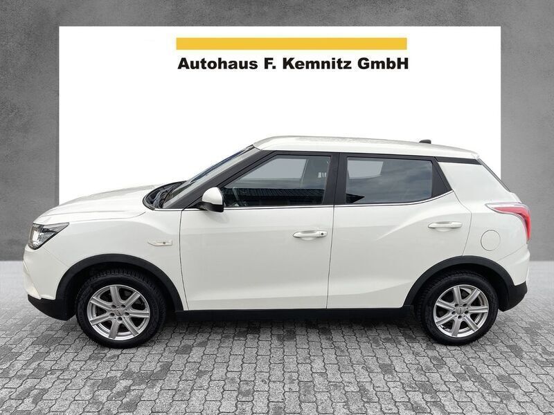 Weiß Gebraucht 2017 Ssangyong Tivoli SUV | 8.990 € (Teuer) - Bild 1/4