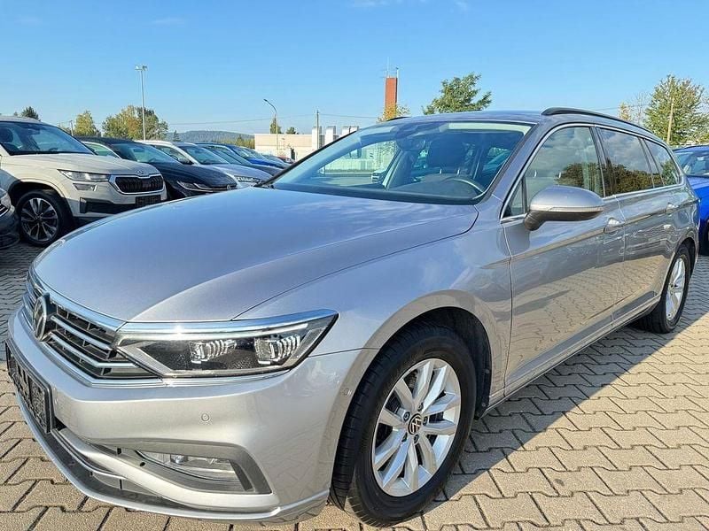 Silber Gebraucht 2021 VW Passat Business Limousine | 19.290 € (Guter Preis) - Bild 1/4