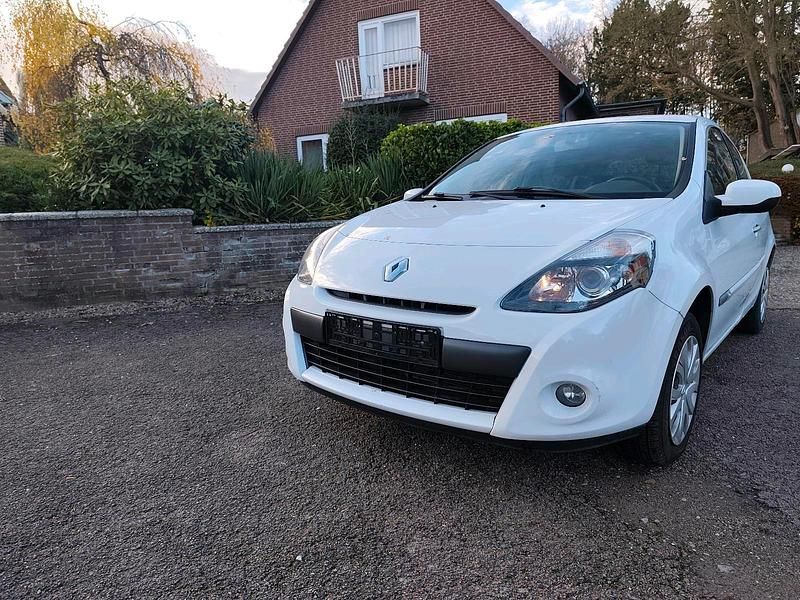 Weiß Gebraucht 2010 Renault Clio II Kleinwagen | 2.400 € (Fairer Preis) - Bild 1/4