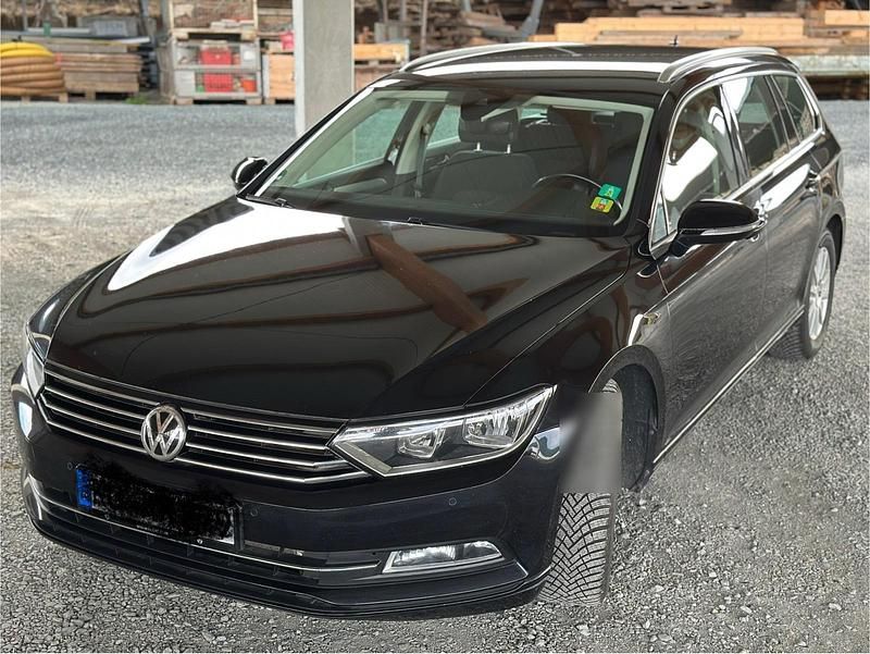Schwarz Gebraucht 2019 VW Passat Comfortline Kombi | 12.400 € (Guter Preis) - Bild 1/4