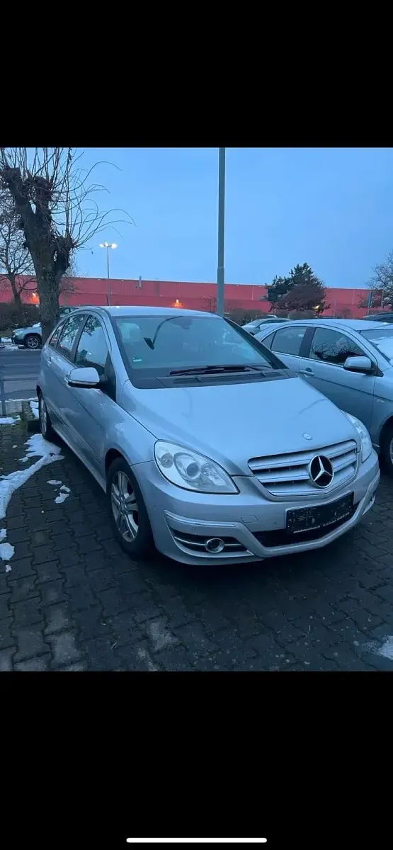 Gebraucht Mercedes B180 109 PS (80 kW) 2010 Silber Van / Kleinbus