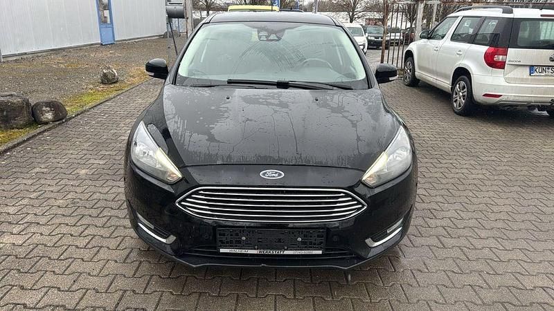Schwarz Gebraucht 2018 Ford Focus Titanium Limousine | 8.950 € (Superpreis) - Bild 1/4