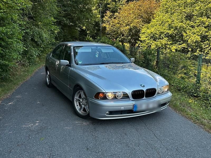 Grau Gebraucht 2002 BMW 520 Limousine | 1.400 € (Superpreis) - Bild 1/4