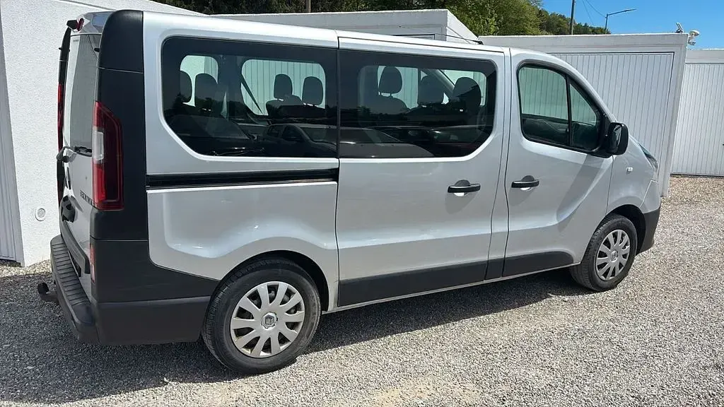 Gebraucht Renault Trafic 125 PS (91 kW) 2017 Silber Van / Kleinbus