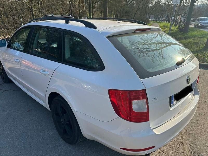 Gebraucht Skoda Superb Active 125 PS (91 kW) 2013 Weiß Kombi