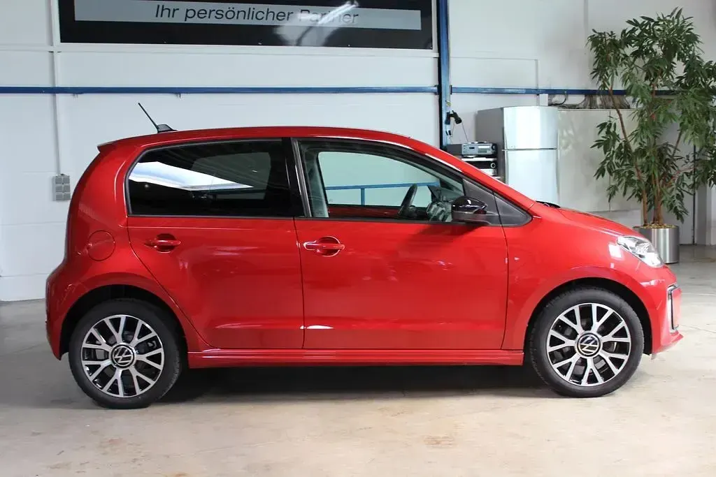 Gebraucht VW e-up! Edition 61 kW (83 PS) 2023 Kings red metallic / deep... Kleinwagen